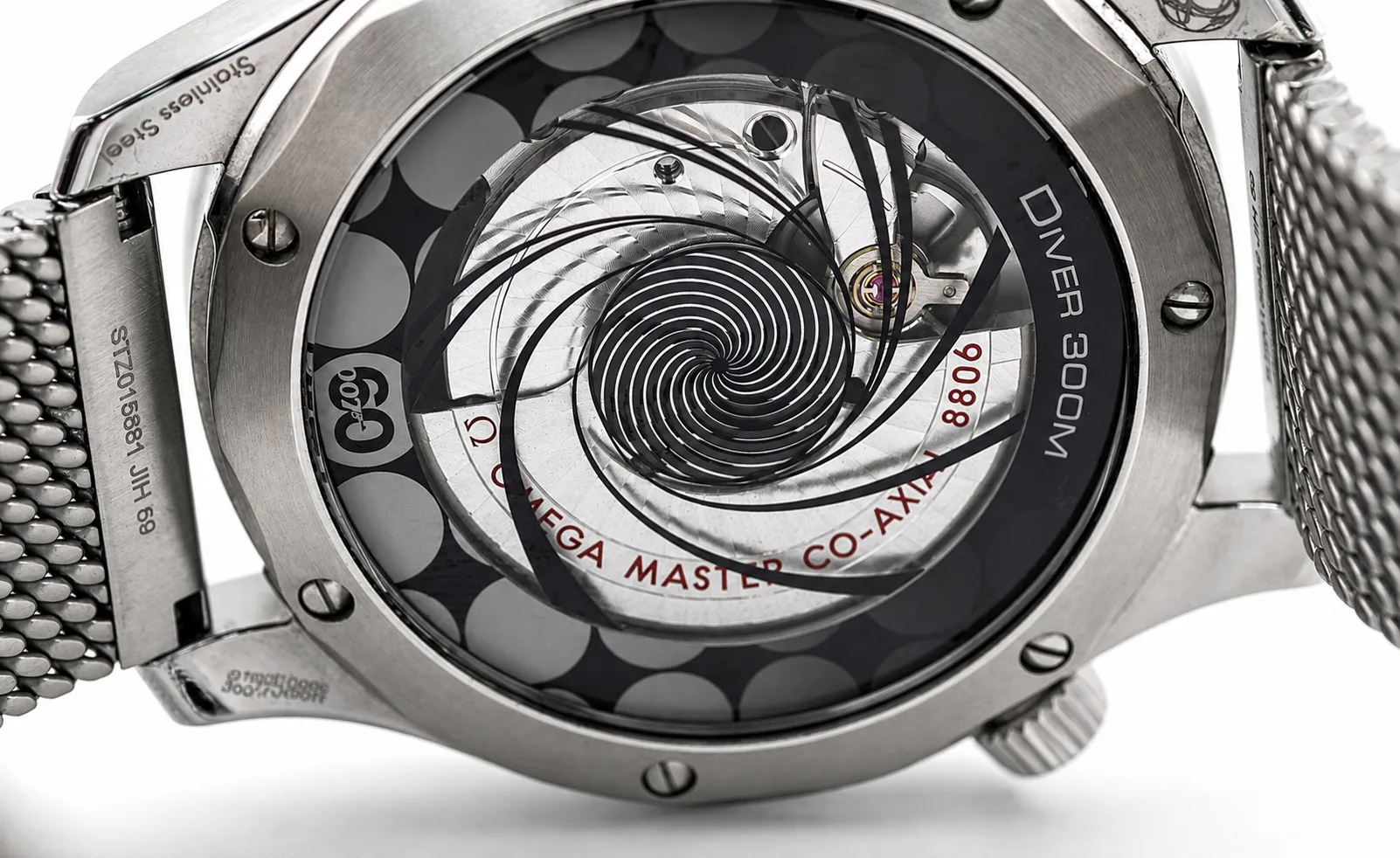 Omega Seamaster Diver 300M James Bond 60th Anniversary Edition detail 3