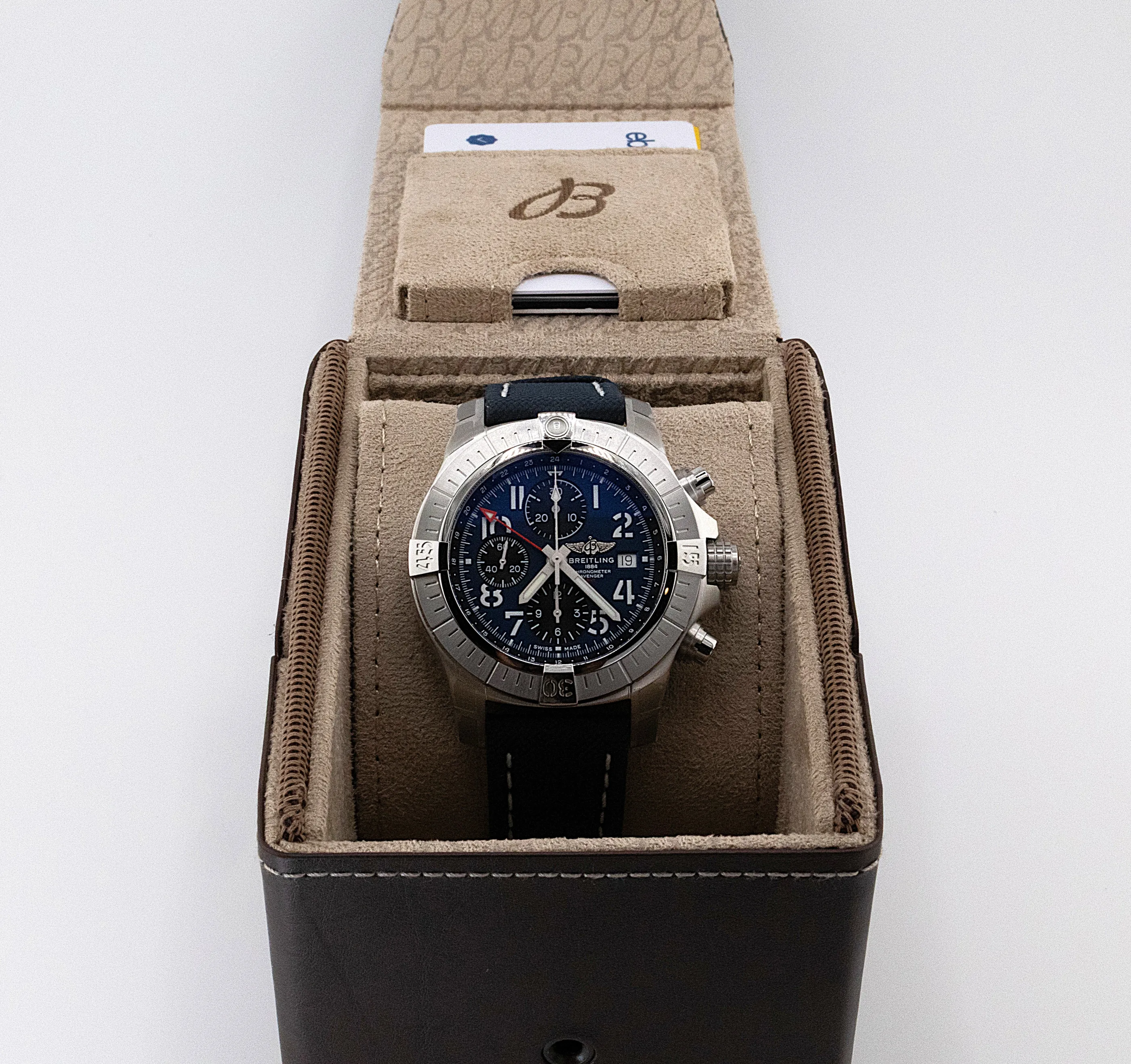 Breitling Avenger Chrono GMT detail 12